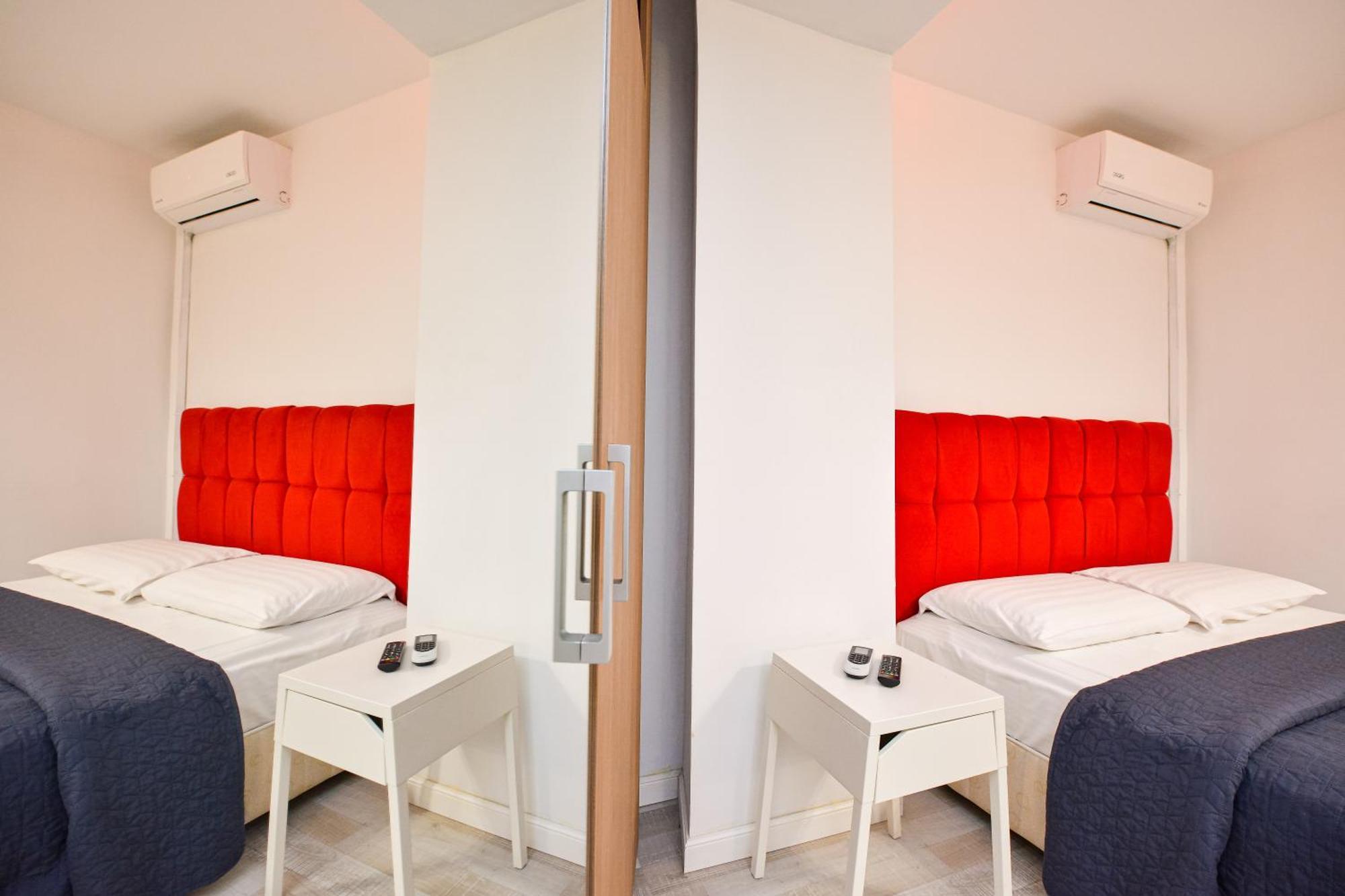 Dracula Adventure Tours Accommodation 부쿠레슈티 외부 사진