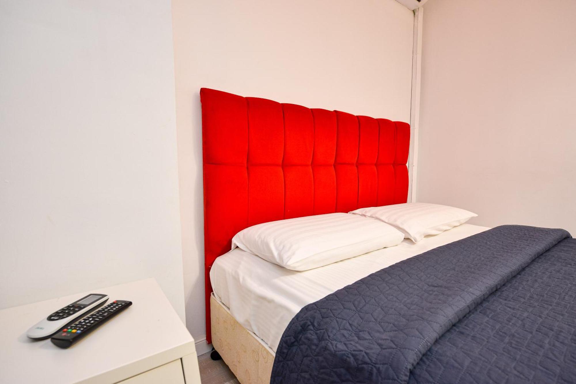 Dracula Adventure Tours Accommodation 부쿠레슈티 외부 사진